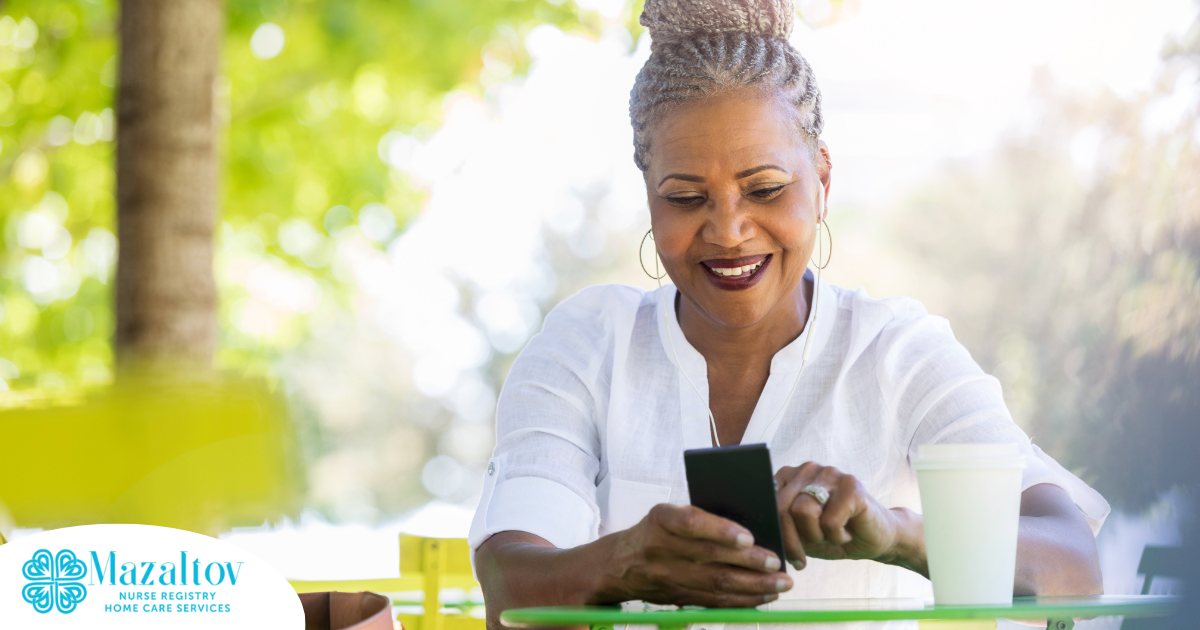 A senior woman uses caregiver apps on her smartphone to help her organize her schedule.